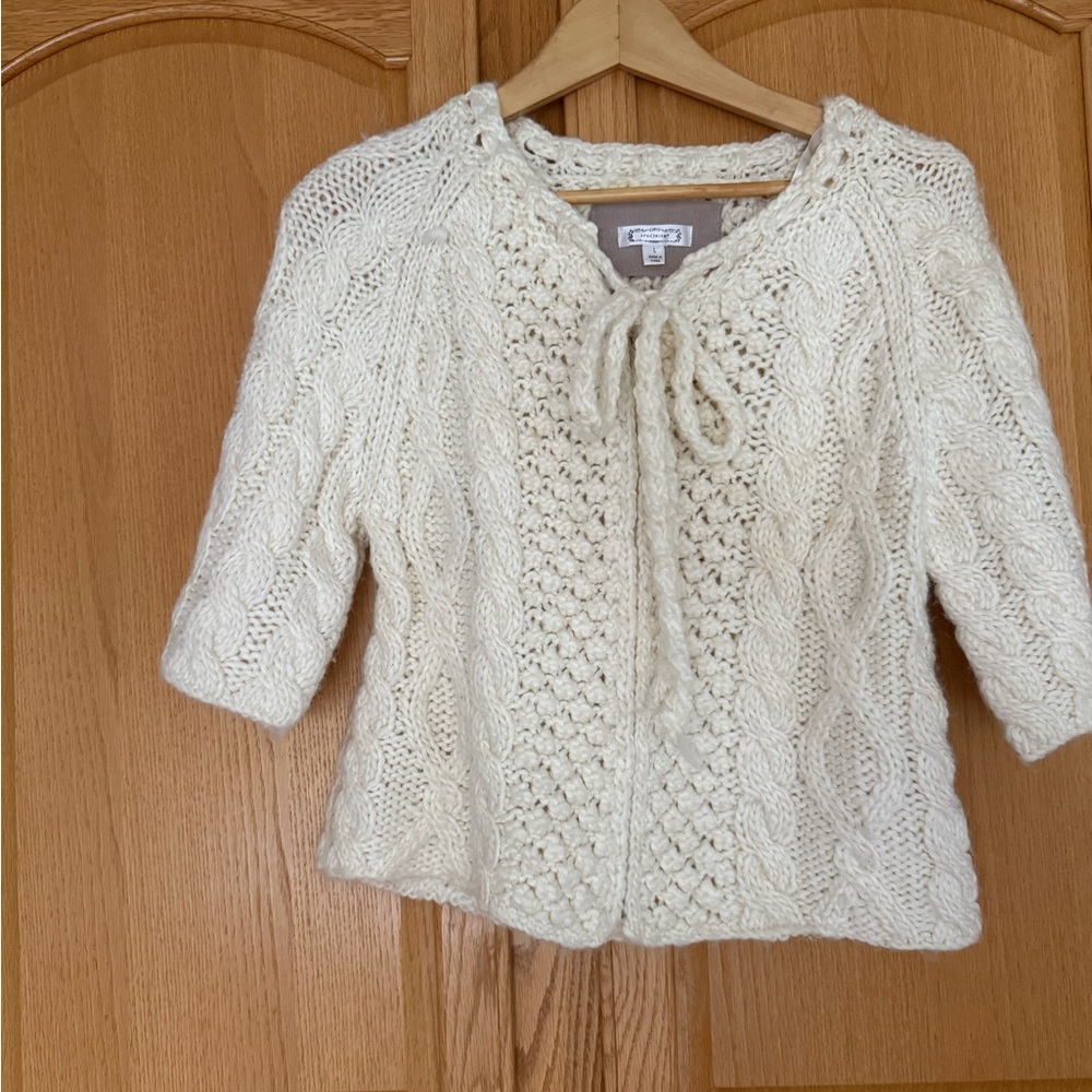 Aphorism Cream Cable-Knit V-Neck Sweater with Tie